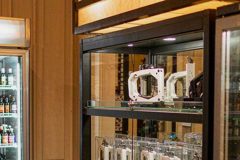 Reseller Guide to IQOS hardware — bulk case