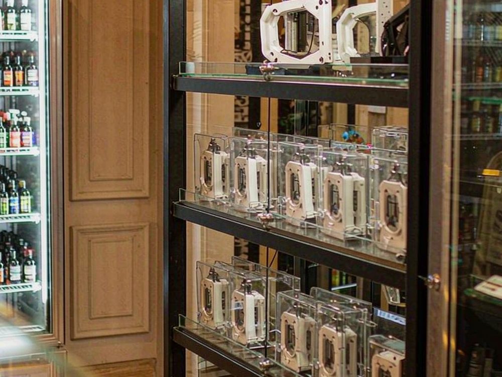 Restocking IQOS products in Latvia — bulk case
